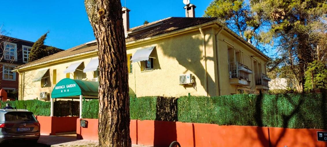 Hostal Aravaca Garden Madrid Exterior photo